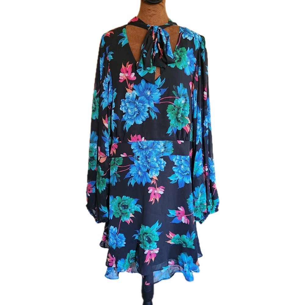 NWT City Chic Plus Size Dress Size 18  Blakely Lush Floral Long Sleeve‎ Tie Neck